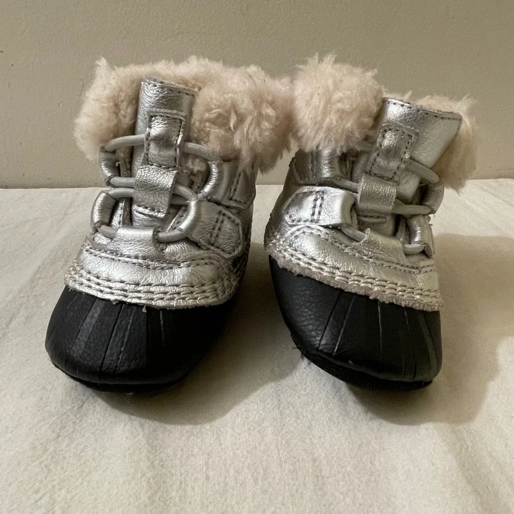 Sorel‎ Baby Size 3 Winter Boots Snow Caribou Silver Fur Lined Infant